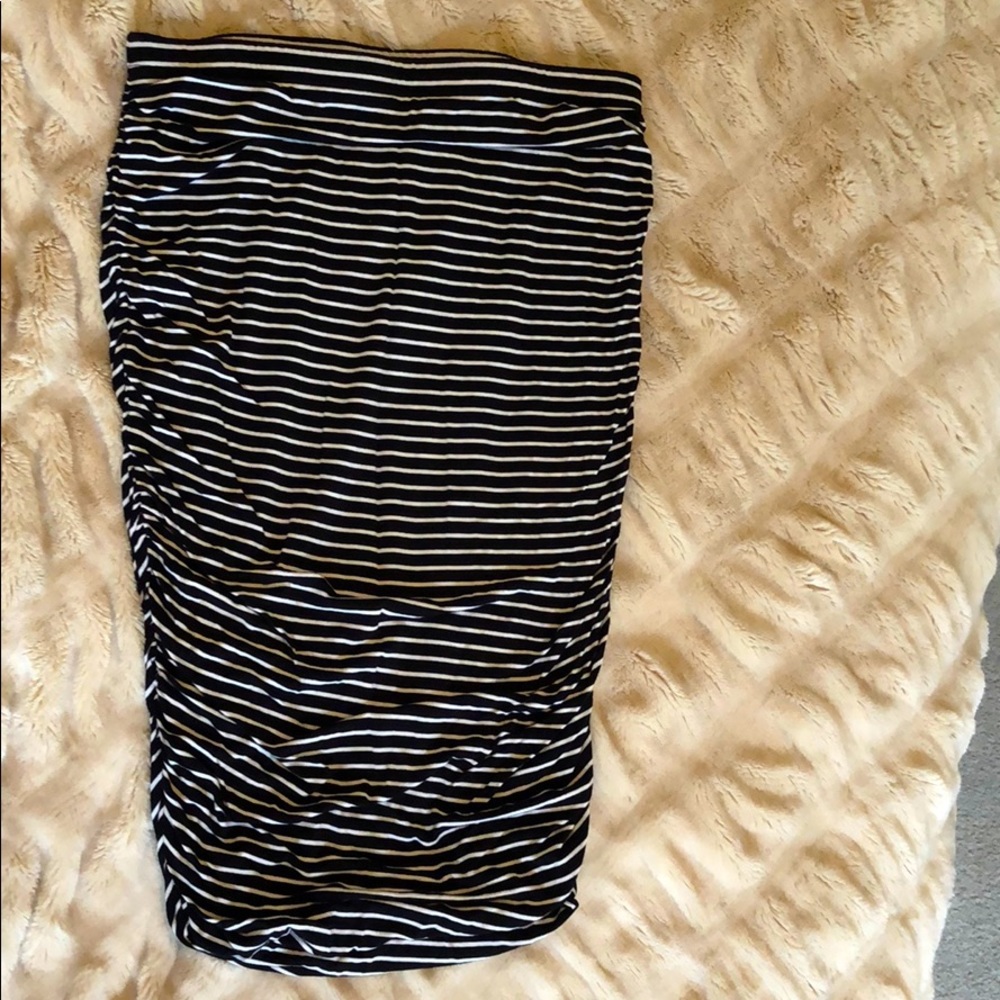 Vince Camuto Hip Hugging Comfy Skirt